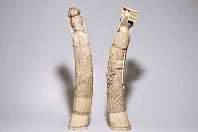 Une paire de grandes figures de l'emp&eacute;reur et sa femme en ivoire sculpt&eacute;, Chine, 19&egrave;me